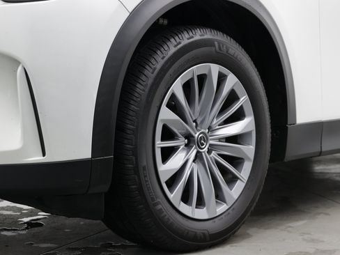 Used 2024 MAZDA CX-90 3.3 Turbo w/ Preferred Plus AWD/4WD image 11