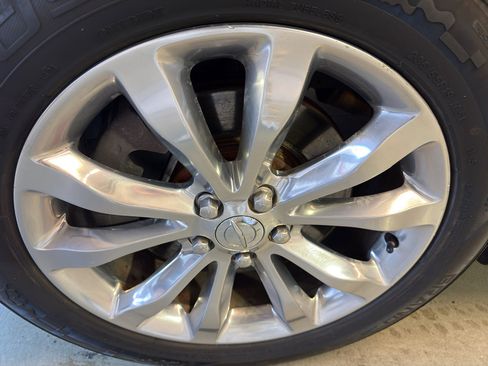 Used 2017 Chrysler 300 C AWD/4WD image 33
