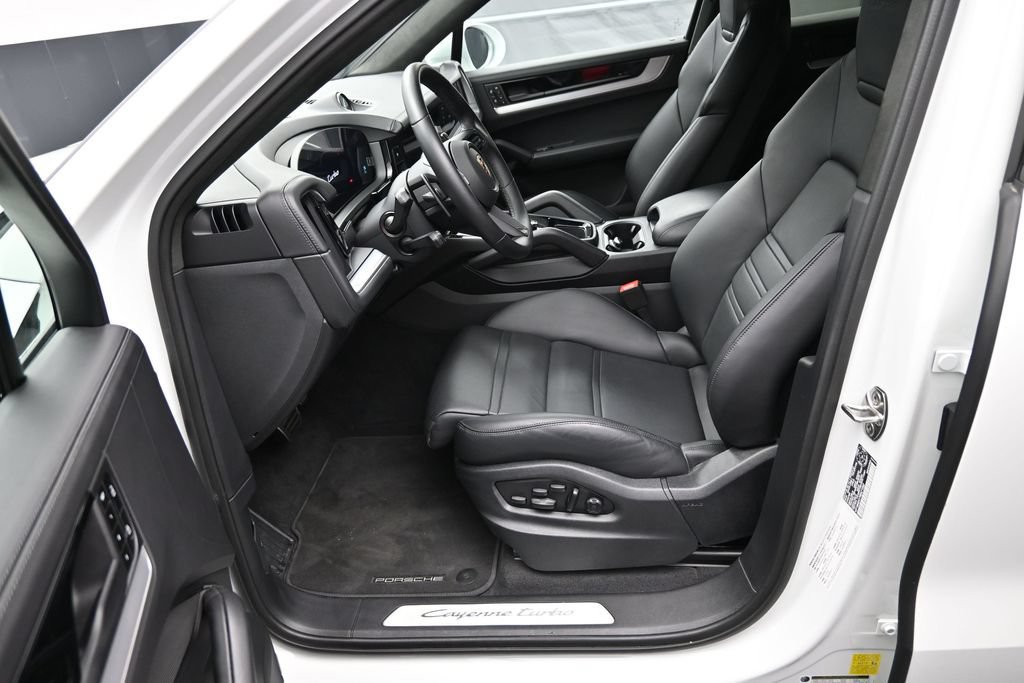 Used 2024 Porsche Cayenne Turbo AWD/4WD image 6