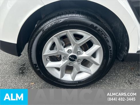 Used 2025 Kia Soul LX w/ LX Technology Package FWD image 20