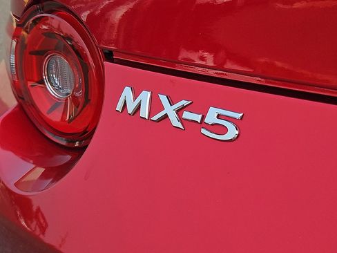 Used 2025 MAZDA MX-5 Miata Club RWD image 29