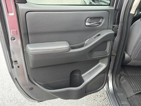 Used 2022 Nissan Frontier SV AWD/4WD image 16