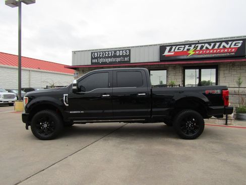 Used 2017 Ford F250 Platinum w/ FX4 Off-Road Package AWD/4WD image 2
