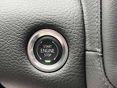 Used 2024 GMC Yukon Denali w/ Advanced Technology Package image 25