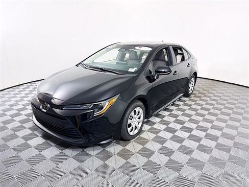 Certified 2025 Toyota Corolla LE image 3