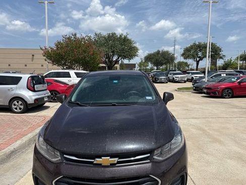 Used 2021 Chevrolet Trax LS w/ Tint and Cruise Package FWD image 3