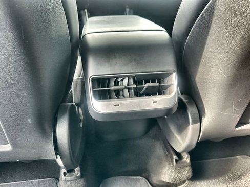 Used 2020 Tesla Model Y Long Range image 21