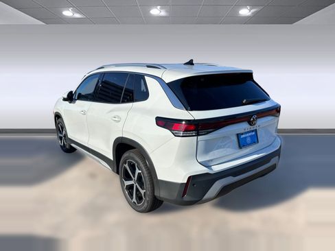 New 2026 Volkswagen Tiguan SE FWD image 2