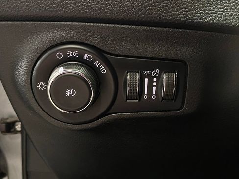 Used 2018 Jeep Compass Latitude w/ Popular Equipment Group AWD/4WD image 19