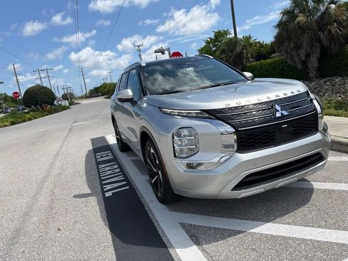 Used 2023 Mitsubishi Outlander SEL FWD image 2