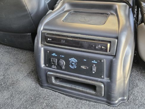 Used 2023 Chevrolet Express 2500 image 30