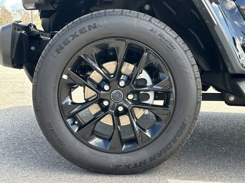 Certified 2025 Jeep Wrangler Unlimited Sahara AWD/4WD image 16