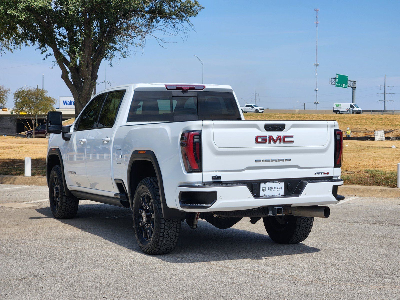 Used 2024 GMC Sierra 2500 AT4 w/ AT4 Premium Plus Package AWD/4WD image 4