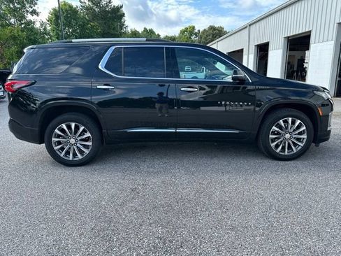 Used 2023 Chevrolet Traverse Premier FWD image 6