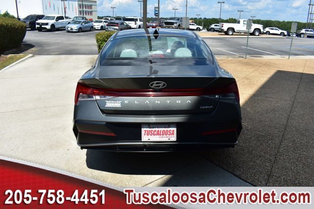 Used 2025 Hyundai Elantra Limited FWD image 9