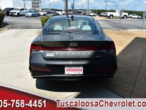 Used 2025 Hyundai Elantra Limited FWD image 9