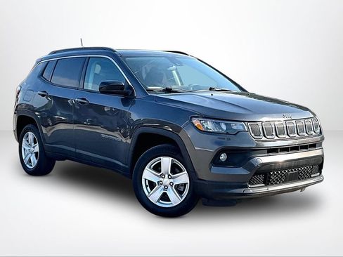 Used 2022 Jeep Compass Latitude w/ Sun and Sound Group AWD/4WD image 11