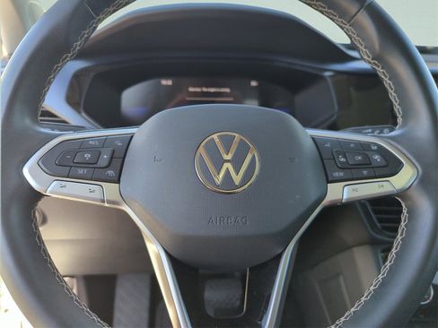 Certified 2023 Volkswagen Taos SE w/ Panoramic Sunroof Package image 21