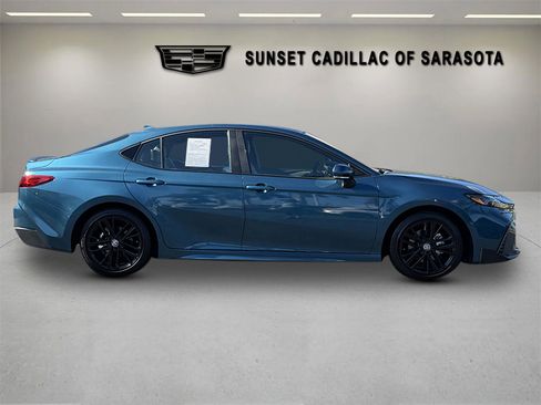 Used 2025 Toyota Camry SE image 2