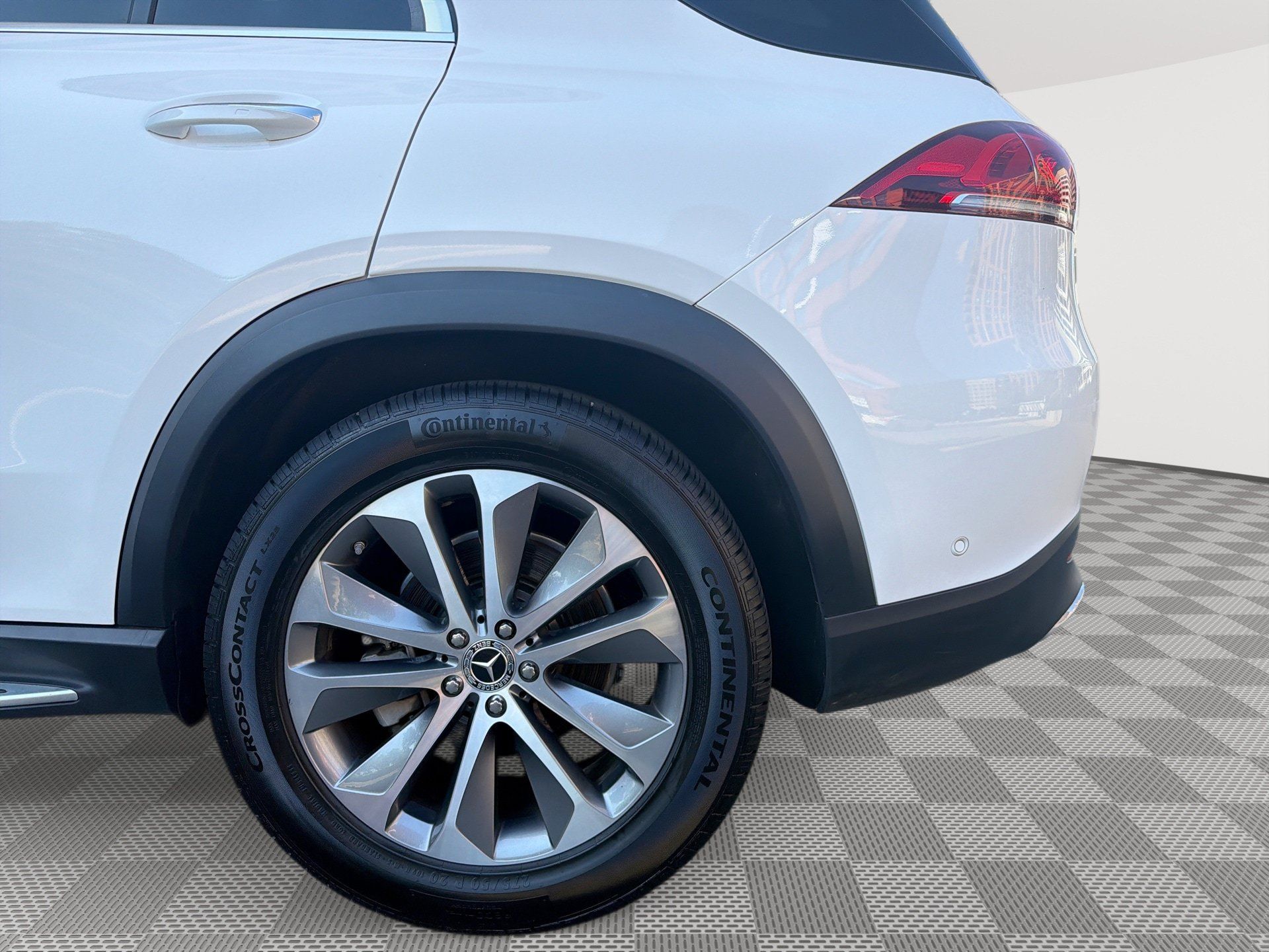 Used 2020 Mercedes-Benz GLE 350 4MATIC w/ Premium Package image 29