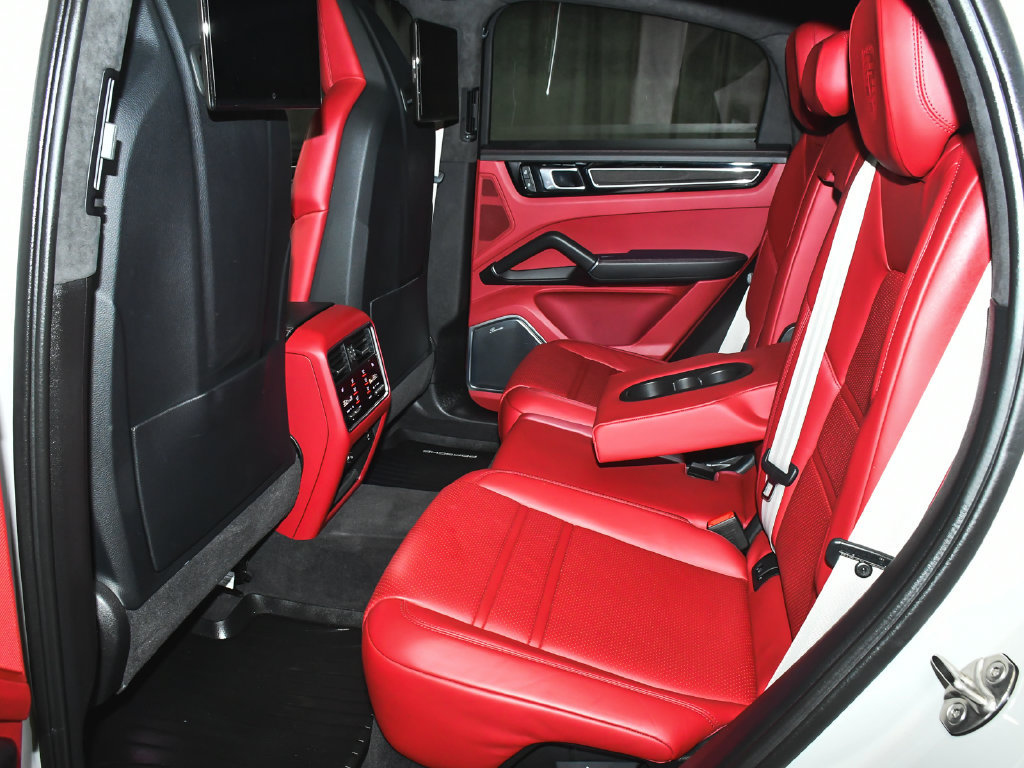 Used 2023 Porsche Cayenne GTS w/ Premium Package Plus AWD/4WD image 59