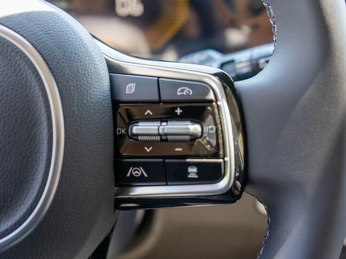 Used 2026 Kia Carnival FWD image 19