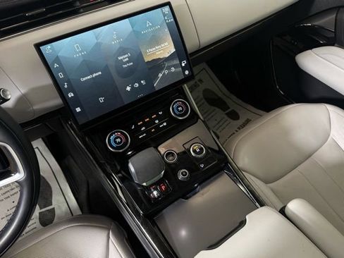 Used 2023 Land Rover Range Rover Sport SE image 40