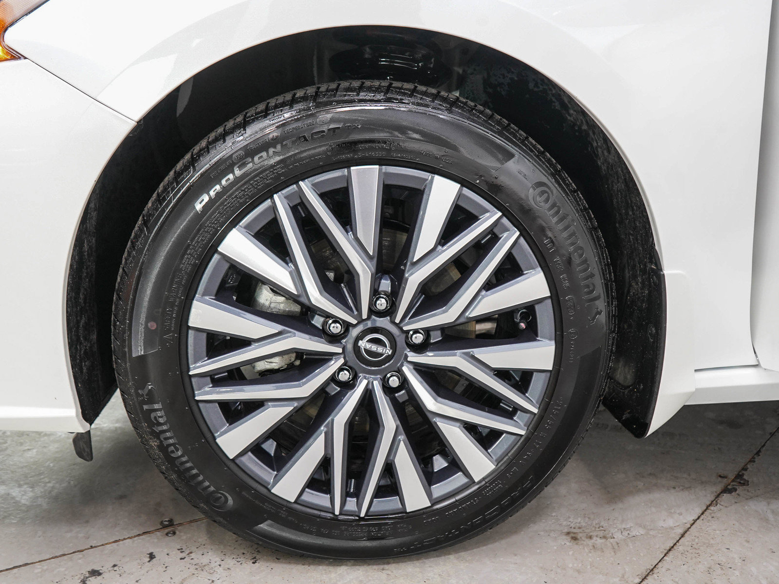 Used 2023 Nissan Altima 2.5 SV w/ SV Premium Package AWD/4WD image 28