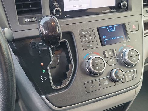 Used 2020 Toyota Sienna XLE image 13