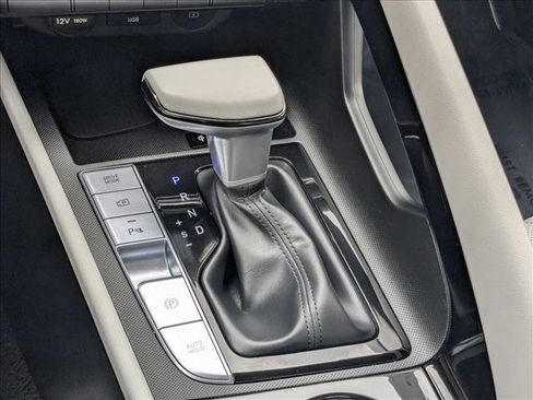 Used 2024 Hyundai Elantra Limited image 12