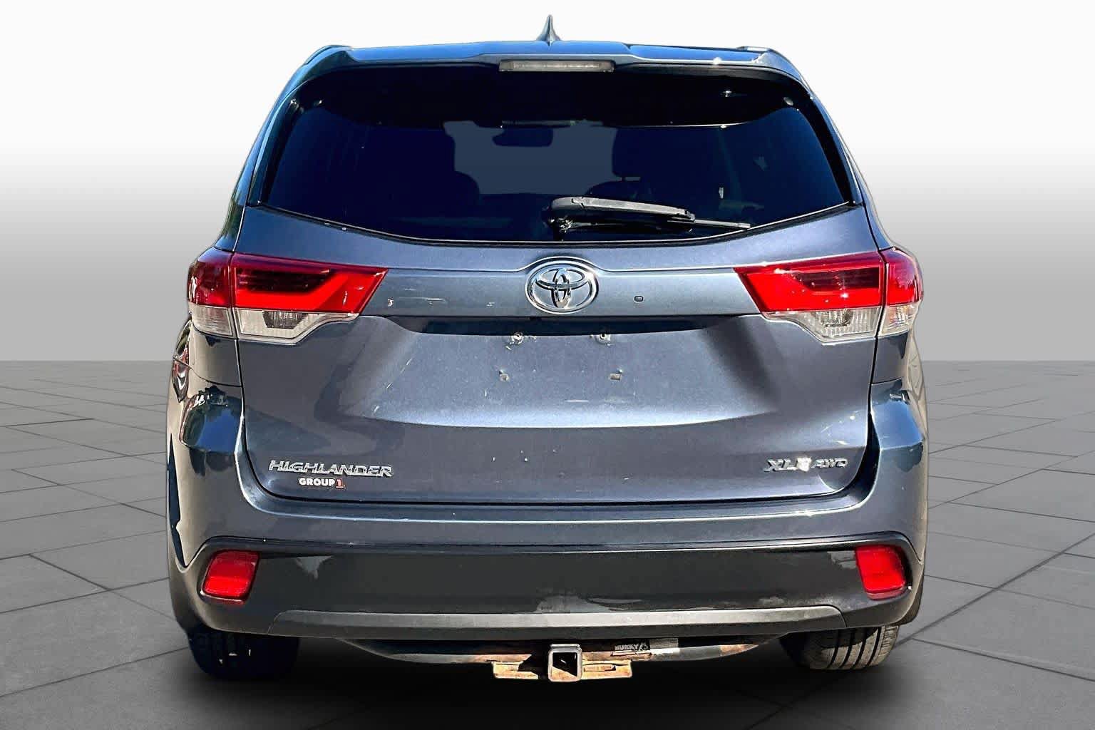 Used 2018 Toyota Highlander XLE AWD/4WD image 5