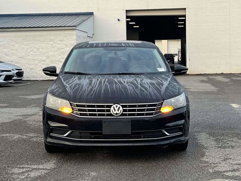 Used 2018 Volkswagen Passat 2.0T SE FWD image 2
