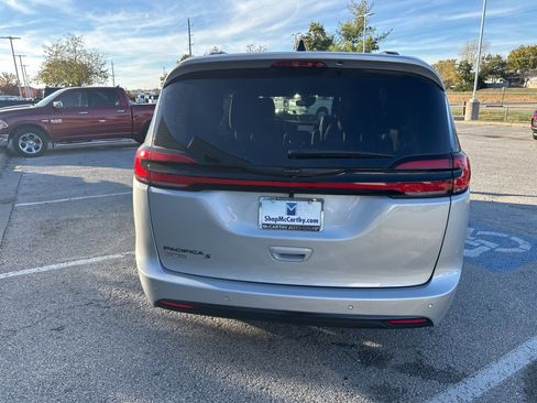 New 2026 Chrysler Pacifica Select image 29