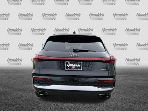 Used 2025 Audi Q5 Premium AWD/4WD image 8