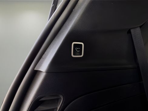 Used 2024 Chrysler Pacifica Limited FWD image 23