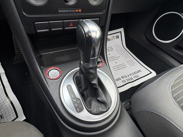 Used 2013 Volkswagen Beetle Turbo FWD image 24