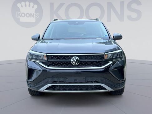 Used 2024 Volkswagen Taos SE w/ Panoramic Sunroof Package FWD image 19