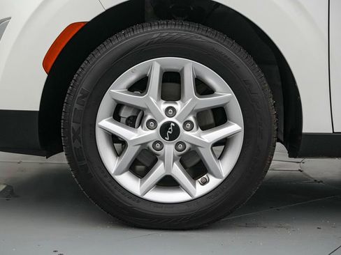 Used 2025 Kia Soul LX w/ LX Technology Package FWD image 11