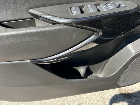 Used 2024 Chevrolet Trax RS w/ Sunroof Package image 32