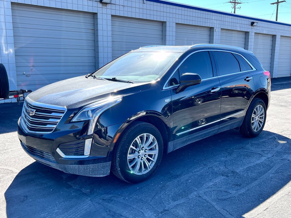 Used 2017 Cadillac XT5 Luxury w/ Driver Awareness Package FWD image 2