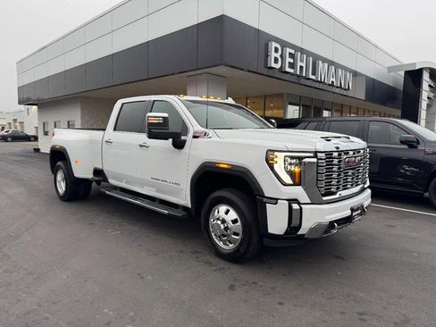 Used 2024 GMC Sierra 3500 Denali image 2