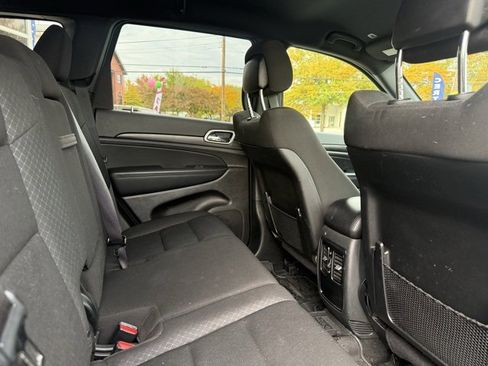 Used 2020 Jeep Grand Cherokee Laredo image 23