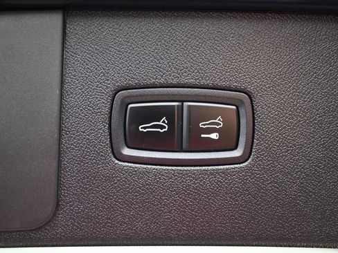 Used 2021 Porsche Cayenne AWD/4WD image 17