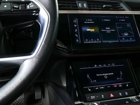 Certified 2022 Audi e-tron Premium image 12