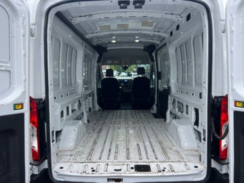 Used 2024 Ford Transit 250 148 Medium Roof RWD image 18