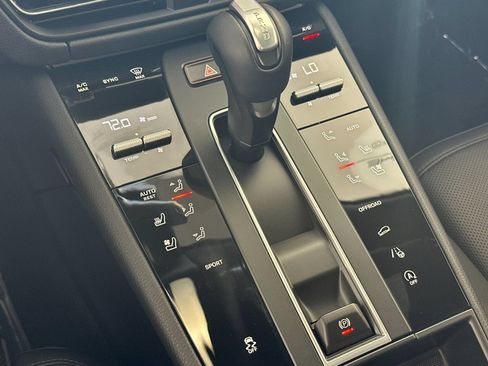 Certified 2026 Porsche Macan AWD/4WD image 25