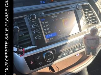 Used 2017 Toyota Highlander LE video 3