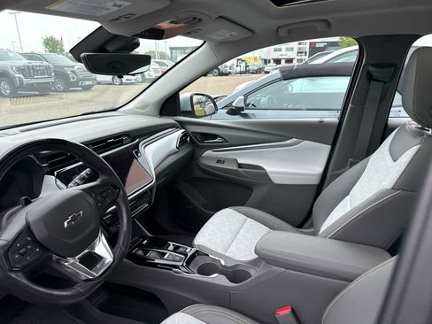 Used 2023 Chevrolet Bolt EUV Premier w/ Sun & Sound Package FWD image 4