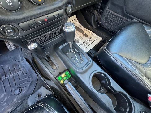 Used 2018 Jeep Wrangler Unlimited Sahara AWD/4WD image 22