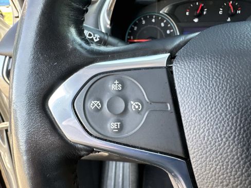 Used 2021 Chevrolet Traverse LT image 34